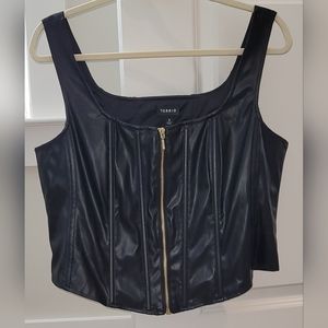 LIKE NEW Torrid black zip front faux leather corset style top. Size 0.